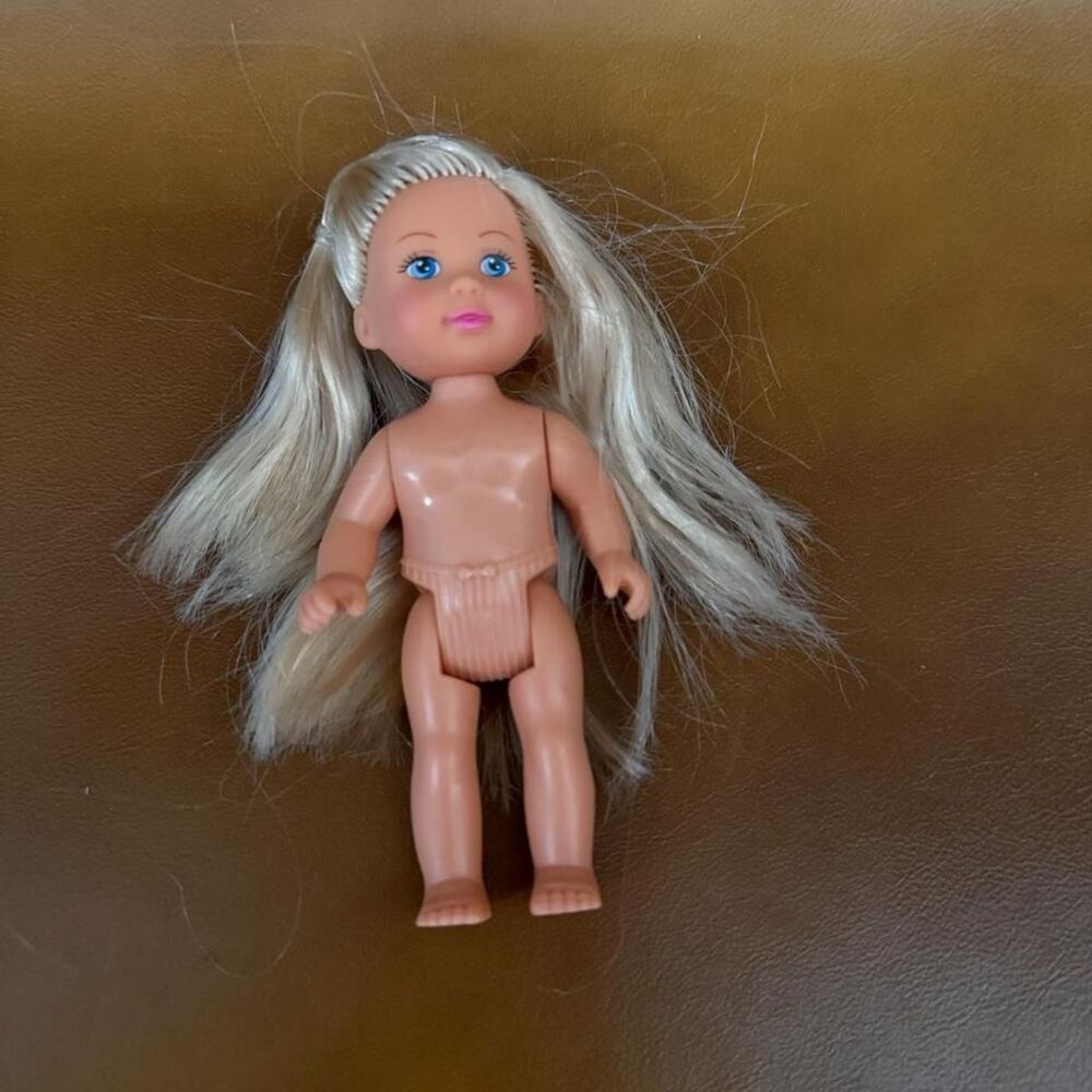 Barbie Tan and Cream Dolls-accessories